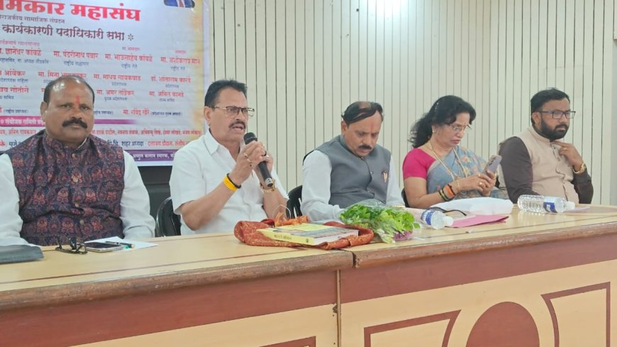 समाजाला झटणारे कार्यकर्ते घडवा – बबनराव घोलप यांचे आवाहन