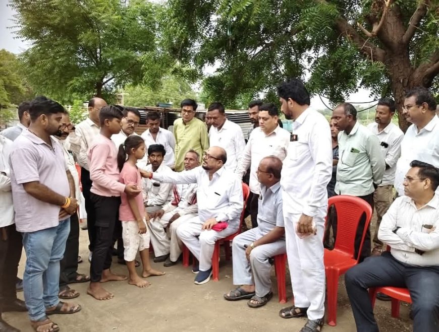 वादळग्रस्त शेतकऱ्यांच्या मदतीसाठी सरकार कटिबद्ध – पालकमंत्री गुलाबराव पाटील यांची पाहणी दौऱ्यात ग्वाही