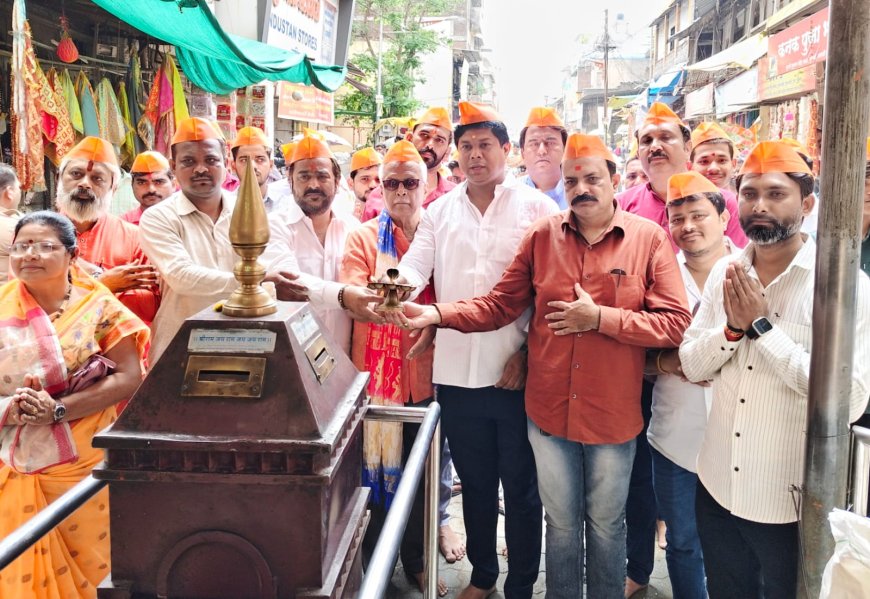 राजसाहेब ठाकरे यांच्या वाढदिवसानिमित्त महाआरती विमान दुर्घटनेतील मृतांना मनसेकडून श्रद्धांजली