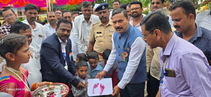 जिल्हाभरात शाळाप्रवेशाचा उत्सव; पालकमंत्री, मंत्री, जिल्हाधिकारी उच्चपदस्थांनी केले शाळेतल्या पहिल्या पावलाचे स्वागत