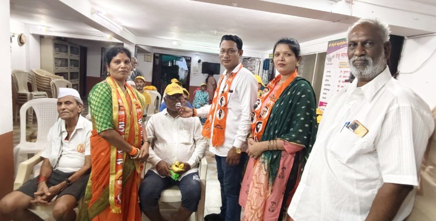 शिवसेनेचा वर्धापन दिन समाजसेवेच्या रूपात: वृद्धांना फळ-वाटप व स्नेहाचा हात