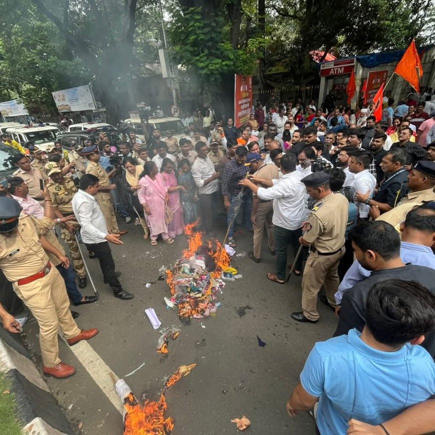 “ठाकरे हाच ब्रँड!” – हिंदी सक्ती मागे घेताच संजय राऊतांचा टोला; राज ठाकरेंचीही तीव्र प्रतिक्रिया!