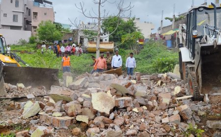 महानगरपालिकेच्या जागेवरील ४००० स्वे.फुटाचे अतिक्रमण जमिनदोस्त