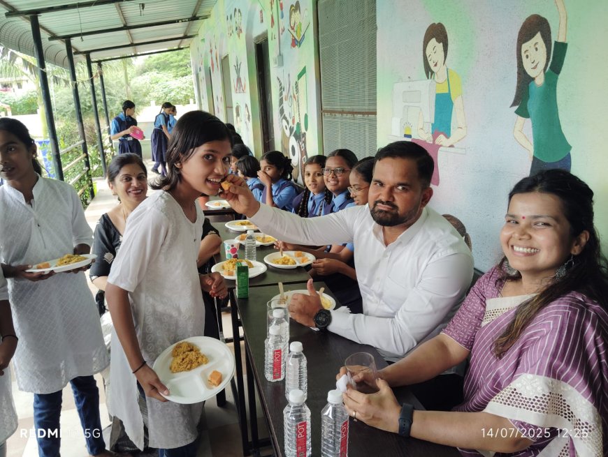 छावणी परिषद शाळेत मनपा च्या वतीने शालेय पोषण आहार सुरू – आयुक्तांच्या हस्ते विद्यार्थ्यांना खिचडी व गोड पदार्थाचे वाटप