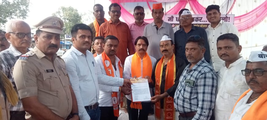 धरणगावात पाईपलाईनमुळे रस्त्यांची दुर्दशा; शिवसेनेचं ढोल बजाव आंदोलन करून प्रशासनाला जागं करण्याचा प्रयत्न