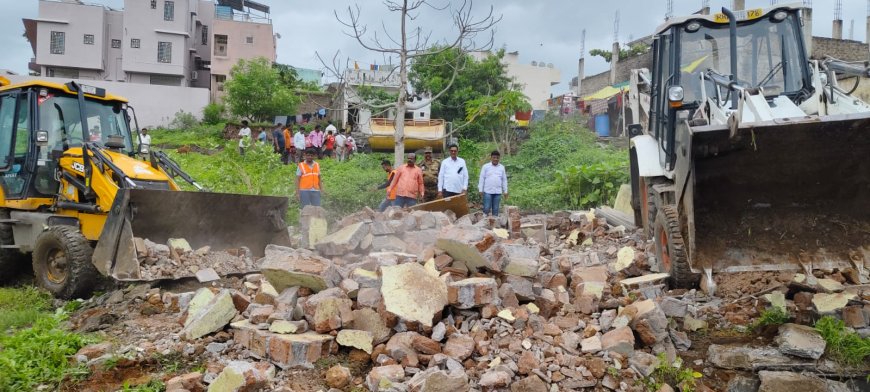 महानगरपालिकेच्या जागेवरील ४००० स्वे.फुटाचे अतिक्रमण जमिनदोस्त