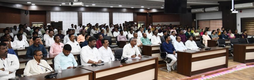 महसूल दिन कार्यक्रम;कर्तव्य बजावतांना समाजसेवाही करा- जिल्हाधिकारी दिलीप स्वामी