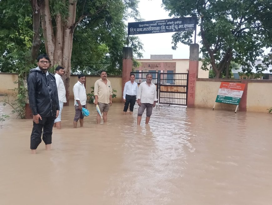 सासन रामापूरच्या शाळेत दरवर्षी पावसाचे पाणी शिरते; शाळेच्या इमारतींच्या पाया धोक्यात, स्थानिकांनी दिले निवेदन