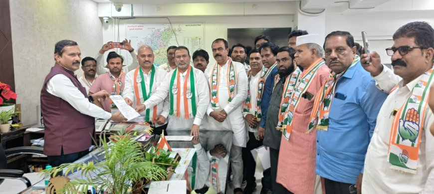 खत टंचाईमुळे शेतकऱ्यांचे हाल; काँग्रेसकडून जिल्हाधिकाऱ्यांना निवेदन
