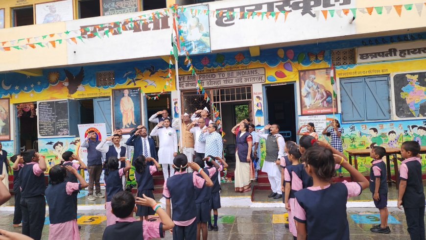 छत्रपती शाळेत स्वातंत्र्य दिनी ‘महावीर’ची भेट;विद्यार्थ्यांना सटाया व पाण्याची टाकी — शालेय सोयींमध्ये मोठी भर