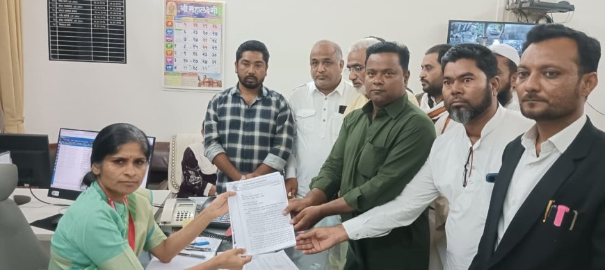 पोलीस निरीक्षक मुरलीधर कासार यांचे वर्तन असंवैधानिक आणि पक्षपाती आहे - त्यांच्यावर कायदेशीर कारवाई करावी - एकता संघटना जळगाव