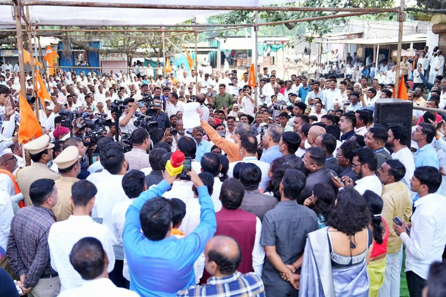 “दगाबाज रे सरकार! “शेतकऱ्यांवर अन्याय थांबवा,उद्धव ठाकरेंचा मराठवाड्यात सरकारवर घणाघात!