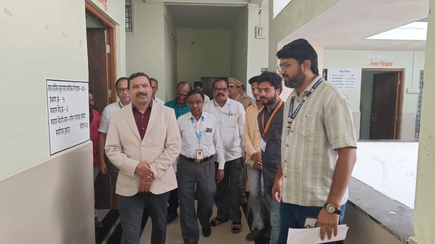 खुलताबाद न.पा.येथील निवडणूक तयारीचा आढावा मतदारांनी आपला हक्क बजवावा- जिल्हाधिकारी दिलीप स्वामी
