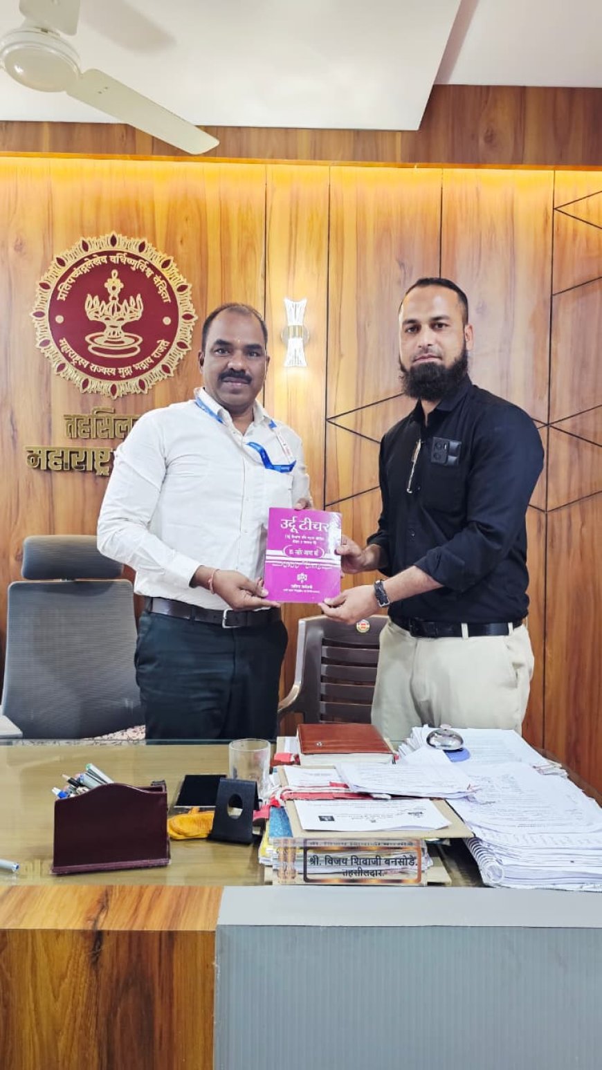 क्षणाचाही विलंब नाही! पाचोऱ्यातील विद्यार्थ्यांनी मोबाईल परत करून जिंकली सर्वांची मने