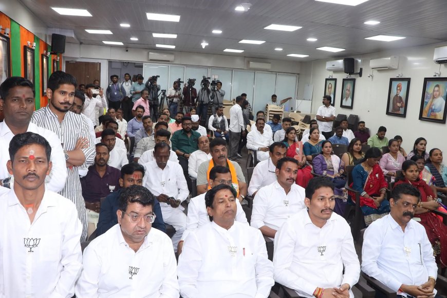 शिवसेनेच्या गढाला भाजपचा सुरुंग! उबाठा गटाचे महानगर प्रमुख राजू वैद्य भाजपमध्ये दाखल