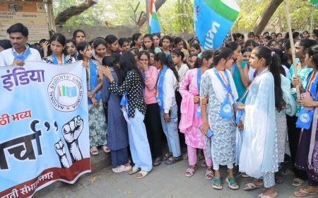 आदिवासी विद्यार्थ्यांच्या हक्कांसाठी NSUI चे उलगुलान आंदोलन; जिल्हाधिकारी कार्यालयासमोर जोरदार निदर्शने