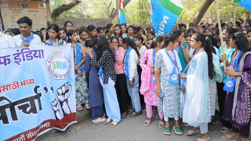 आदिवासी विद्यार्थ्यांच्या हक्कांसाठी NSUI चे उलगुलान आंदोलन; जिल्हाधिकारी कार्यालयासमोर जोरदार निदर्शने