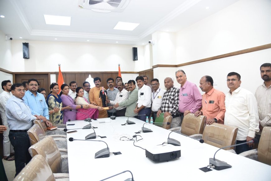 महानगरपालिका अधिकारी कर्मचारी संघटनेच्या वतीने मां. महापौर व उप महापौर यांचा सत्कार