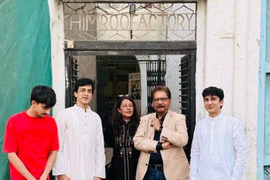 NHRC अध्यक्षांची औरंगाबाद हिमरू फॅक्टरीला भेट; पारंपरिक कलेचे कौतुक