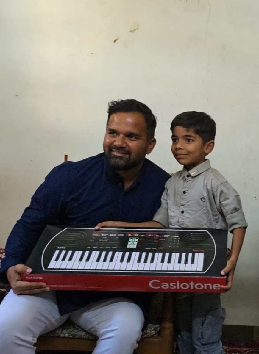 🎹 “आयुक्तांची सरप्राईज भेट; छोट्या ‘रॉकस्टार’ दानिशला ईद निमित्त पियानो भेट”