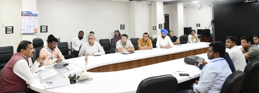 पेट्रोलपंप चालक आणि वितरक कंपन्यांची संयुक्त बैठक तात्काळ वितरण सुरळीत करा- जिल्हाधिकाऱ्यांचे निर्देश