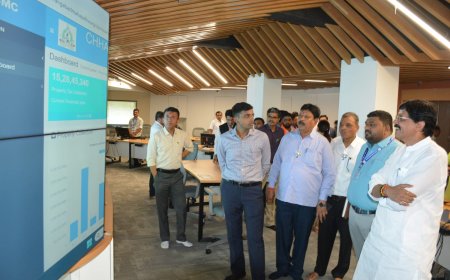 टप्पा क्र. ३ इमारतीतील लिफ्टचे महापौर समीर राजुरकर यांच्या हस्ते उद्घाटन; नागरिकांसाठी मोठी सुविधा सुरू