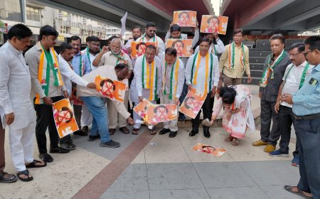 “छत्रपतींचा अपमान सहन होणार नाही!” — बागेश्वर बाबाविरोधात काँग्रेसचे क्रांती चौकात ‘जोडेमारो’ आंदोलन