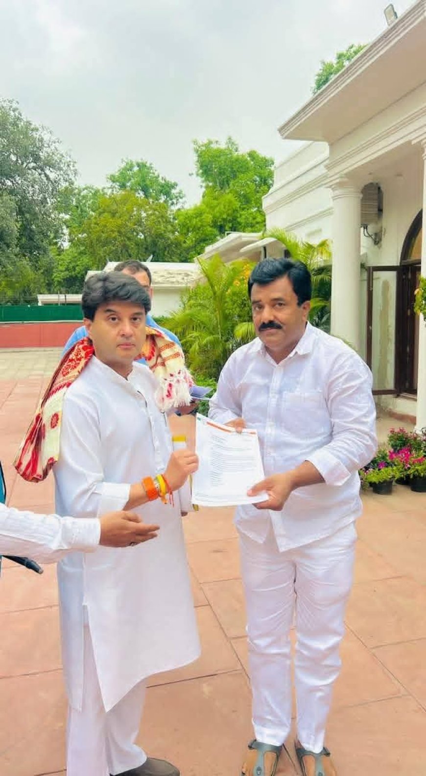 सोयगावच्या ‘विकासासाठी इद्रिस मुलतानी थेट केंद्रीय मंत्र्याच्या भेटीला