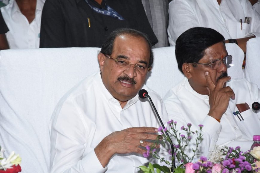 सिंचन सुविधासाठी गाळ काढण्याबरोबरच केटी वेअर बंधाऱ्याचे बॅरेजमध्ये रूपांतर करण्यात येईल- मंत्री राधाकृष्ण विखे पाटील.