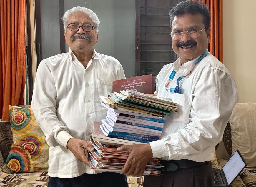 एका बातमीने पेटवली ज्ञानदानाची ज्योत; प्राचार्य ग.ह. राठोड सरांकडून १५० पुस्तकांचे प्रेरणादायी दान