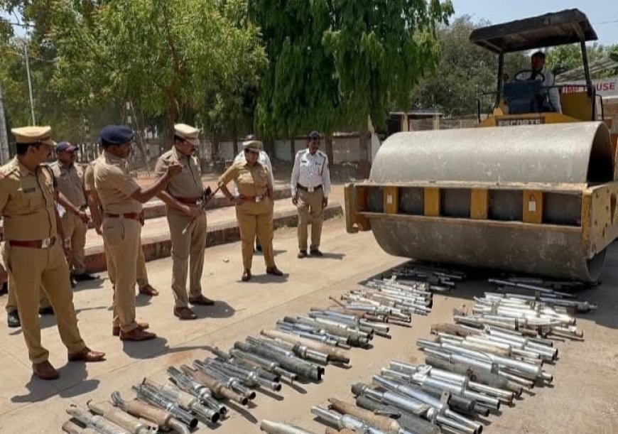 🚨 कर्णकर्कश सायलेंसरवर पोलिसांचा हातोडा! ७०५ बुलेट सायलेंसर रोड-रोलरखाली चिरडले 🚨