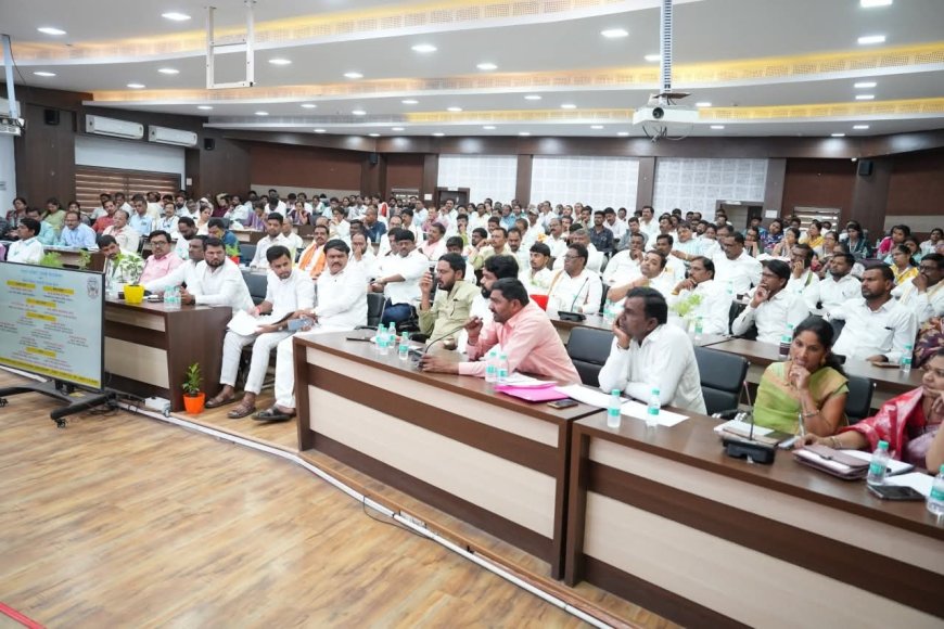 पंचायत समिती कामकाजाचा सखोल आढावा; आमदार अनुराधाताई चव्हाण यांच्या बैठकीत विकासकामांना गती देण्याच्या सूचना