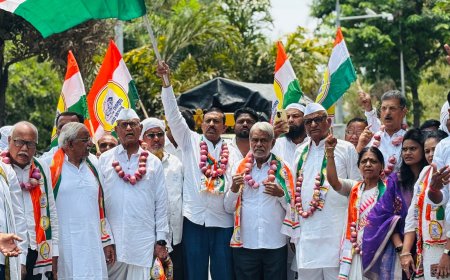 “पोकळ आश्वासनांना शेतकऱ्यांचा इशारा; हक्कासाठी जिल्हाधिकारी कार्यालयासमोर तीव्र आंदोलन!”