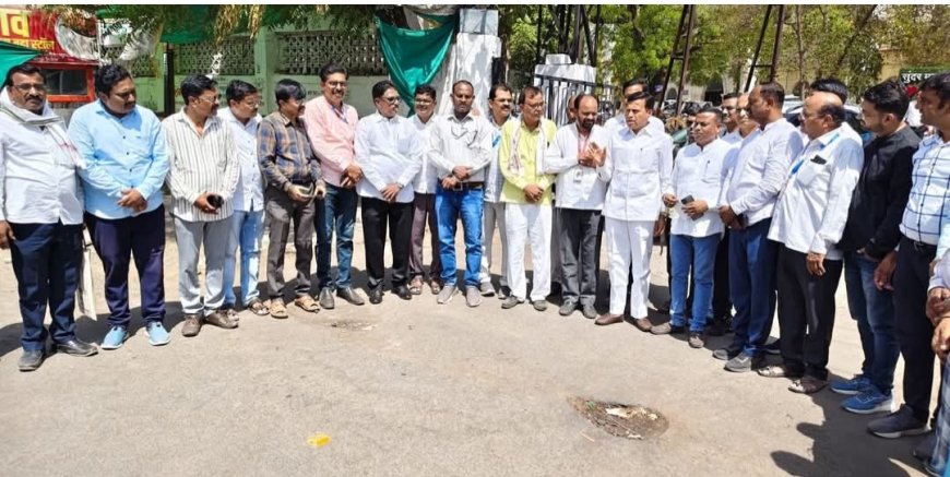 “शिक्षकांच्या मुख्यालयी वास्तव्यावरून बंब–काळे आमनेसामने; ‘निवास द्या, मगच सक्ती करा’”