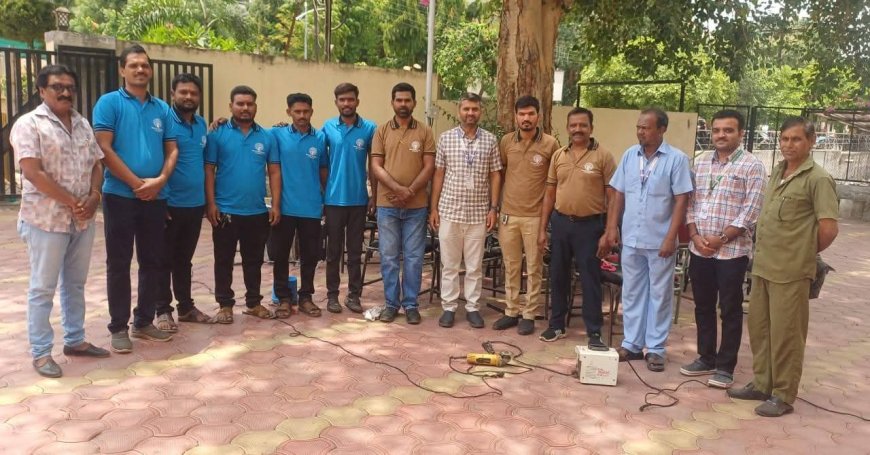 घाटीत मॅकेनिक बांधवांचा सेवाभाव; बेड, स्ट्रेचर, व्हीलचेअर दुरुस्त करून रुग्णसेवेत दिला हातभार