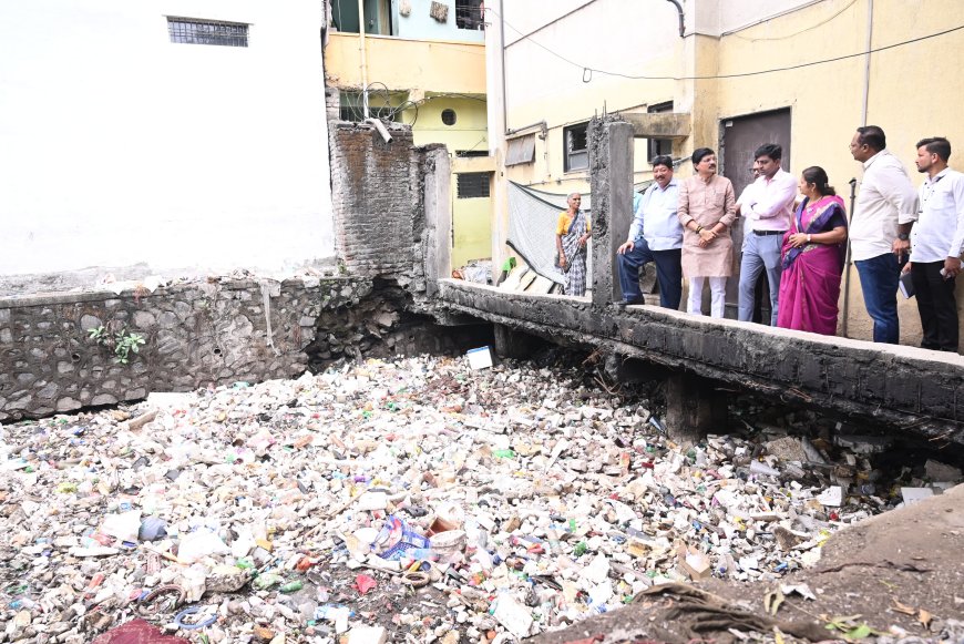 औषधी भवन नाल्याच्या समस्येची मनपाकडून गंभीर दखल; महापौर, सभापती व आयुक्तांची संयुक्त पाहणी