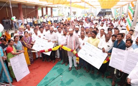 सिल्लोडमध्ये १६५ कुटुंबांच्या घरकुल स्वप्नांना पंख; आमदार अब्दुल सत्तार यांच्या हस्ते मंजुरी आदेशांचे वितरण