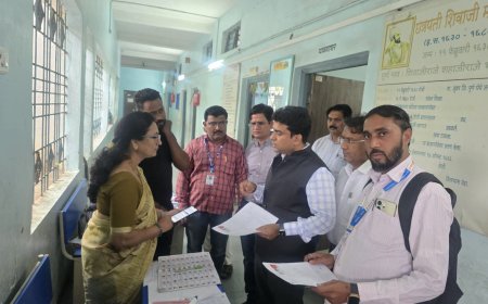मतदार याद्यांच्या विशेष पुनरीक्षणाला वेग; जिल्हाधिकाऱ्यांची प्रत्यक्ष पाहणी, मतदारांशीही साधला संवाद
