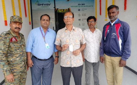 सकाळी दुकानाचे उद्घाटन, सायंकाळी ₹१० हजारांचा दंड! देवळाई चौकातील 'माधव सोलर एनर्जी'वर मनपाची कारवाई