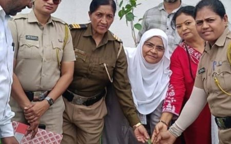 मनपा नारेगाव शाळेत वृक्षारोपणाचा प्रेरणादायी उपक्रम; विद्यार्थ्यांनी दिला पर्यावरण संवर्धनाचा संदेश