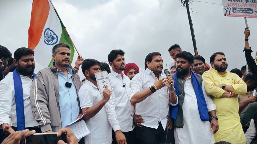 "पेपरफुटीविरोधात विद्यार्थ्यांचा एल्गार! हजारोंचा मोर्चा; मागण्या मान्य न झाल्यास मुंबईत धडकण्याचा इशारा"