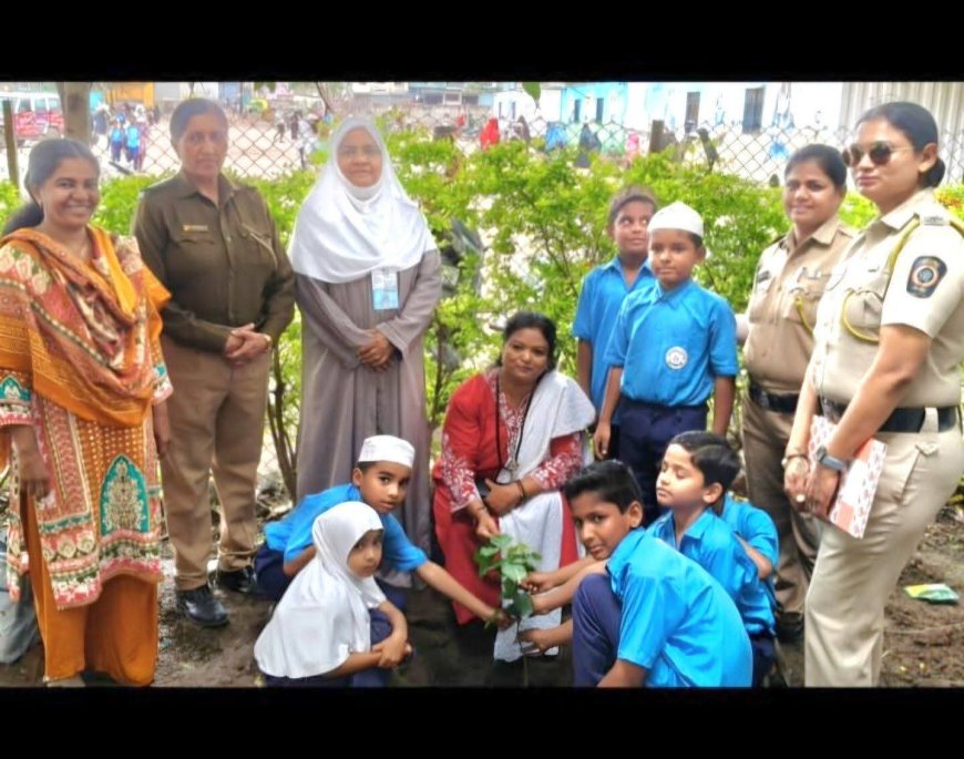 मनपा नारेगाव शाळेत वृक्षारोपणाचा प्रेरणादायी उपक्रम; विद्यार्थ्यांनी दिला पर्यावरण संवर्धनाचा संदेश