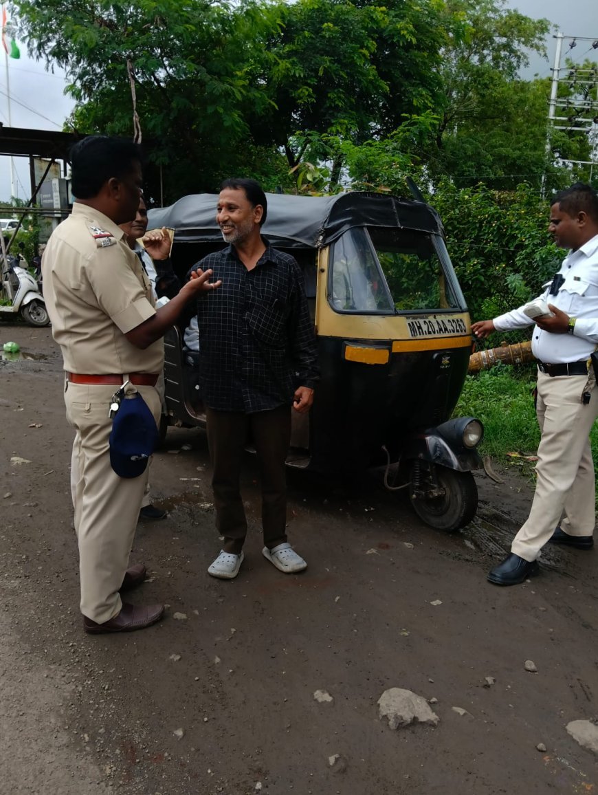 बेशिस्त रिक्षाचालकांवर पोलिसांचा मोठा दणका; १,२१५ रिक्षांवर कारवाई, तब्बल ₹१९.५२ लाखांचा दंड