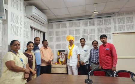 लोकशाहीर अण्णाभाऊ साठे यांना जयंतीनिमित्त जिल्हा परिषदेत अभिवादन!