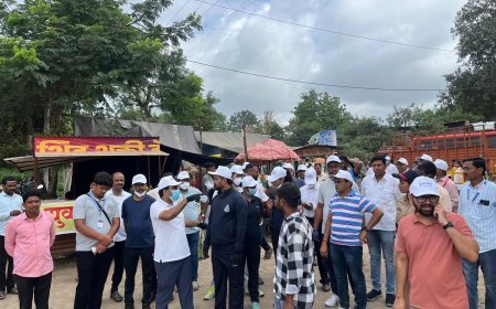 स्वच्छ, सुंदर वेरूळसाठी प्रशासनाचे श्रमदान; तीन तासांत ५० टन कचरा संकलित