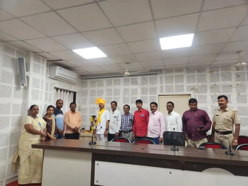लोकशाहीर अण्णाभाऊ साठे यांना जयंतीनिमित्त जिल्हा परिषदेत अभिवादन!