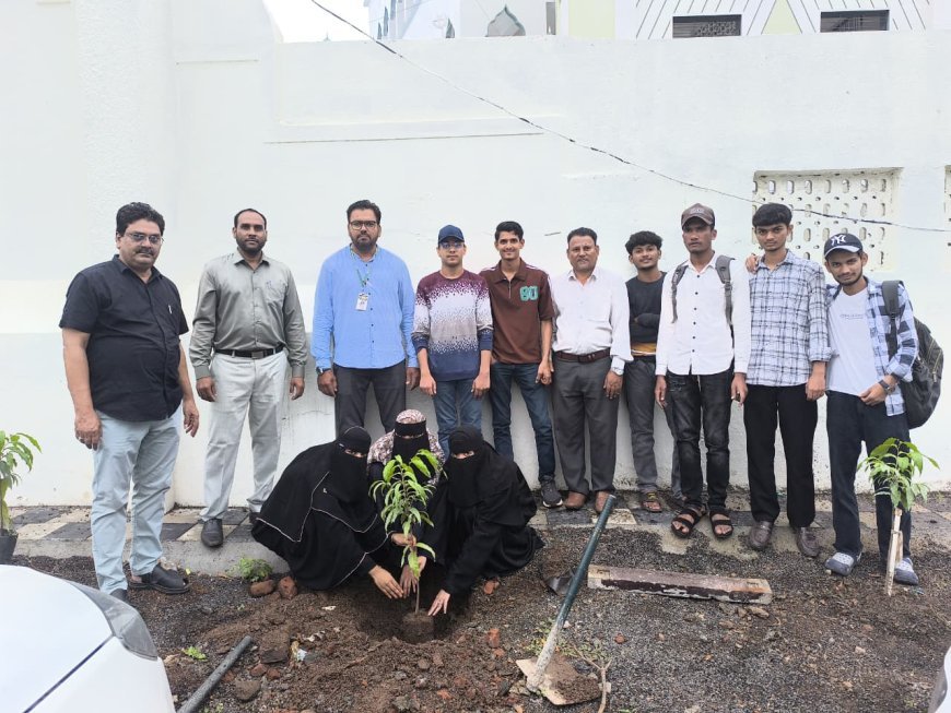 एच. जे. थीम महाविद्यालयात आंतरराष्ट्रीय युवा दिनानिमित्त वृक्षारोपण व स्वच्छता अभियान