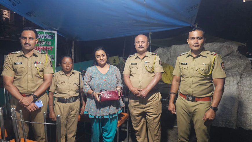 महिला भाविकेची १.६५ लाखांची पर्स बसमधून शोधून खुलताबाद पोलिसांनी केली सुखरूप परत