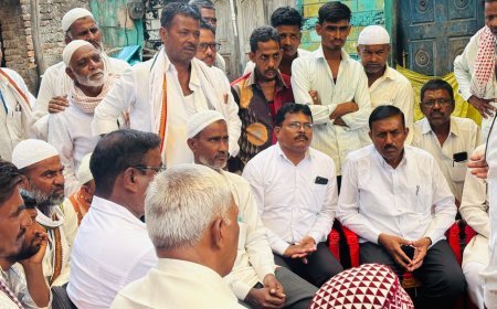 वाघुळखेडा शिवारात वीज कोसळून तीन महिलांचा मृत्यू; राष्ट्रवादी शरद पवार पक्षातर्फे पीडित कुटुंबांची भेट घेऊन सांत्वन