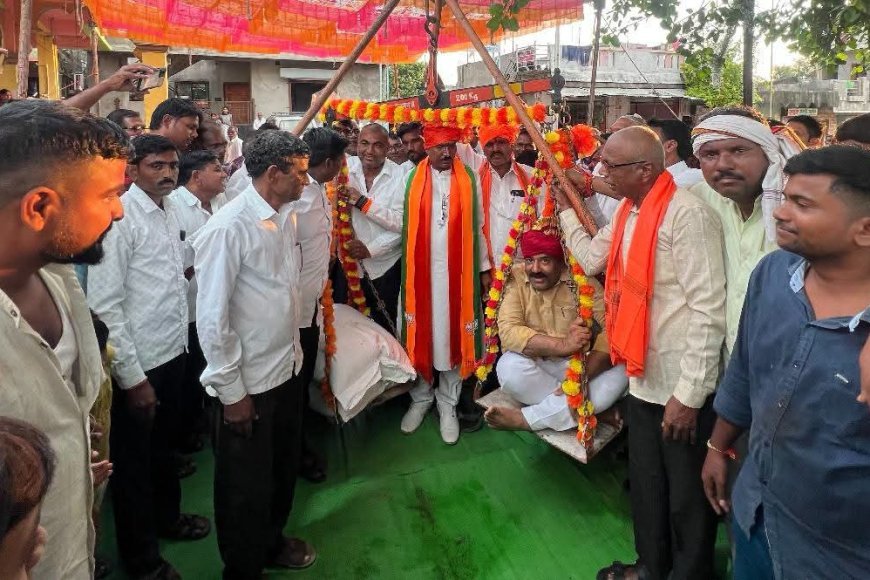५ दशकांचा सातबारा प्रश्न अखेर सुटला; इद्रिस मुलतानींच्या सततच्या पाठपुराव्याला यश, शेतकऱ्यांकडून साखरतुला